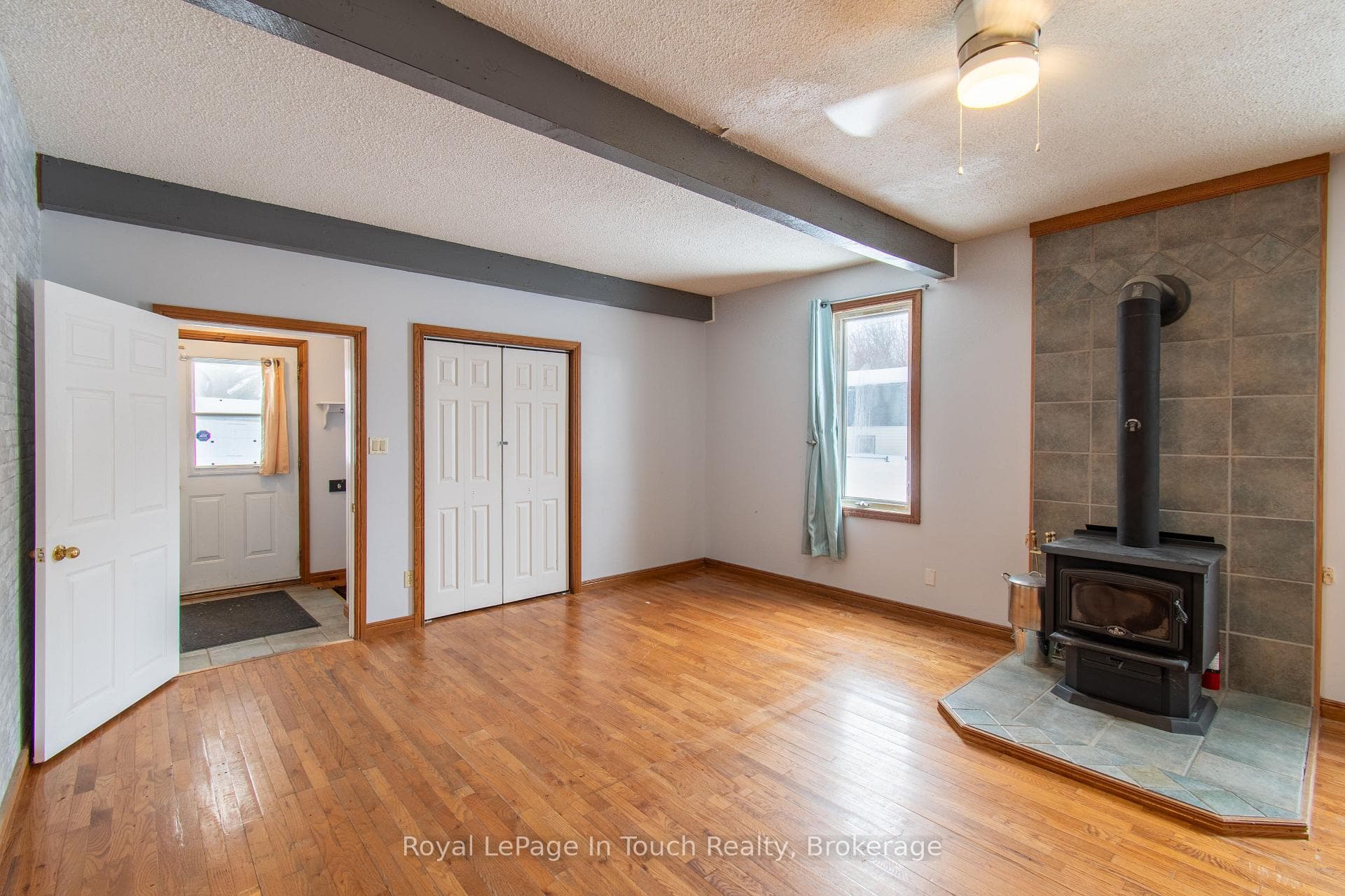 326 Lafontaine Road photo 6
