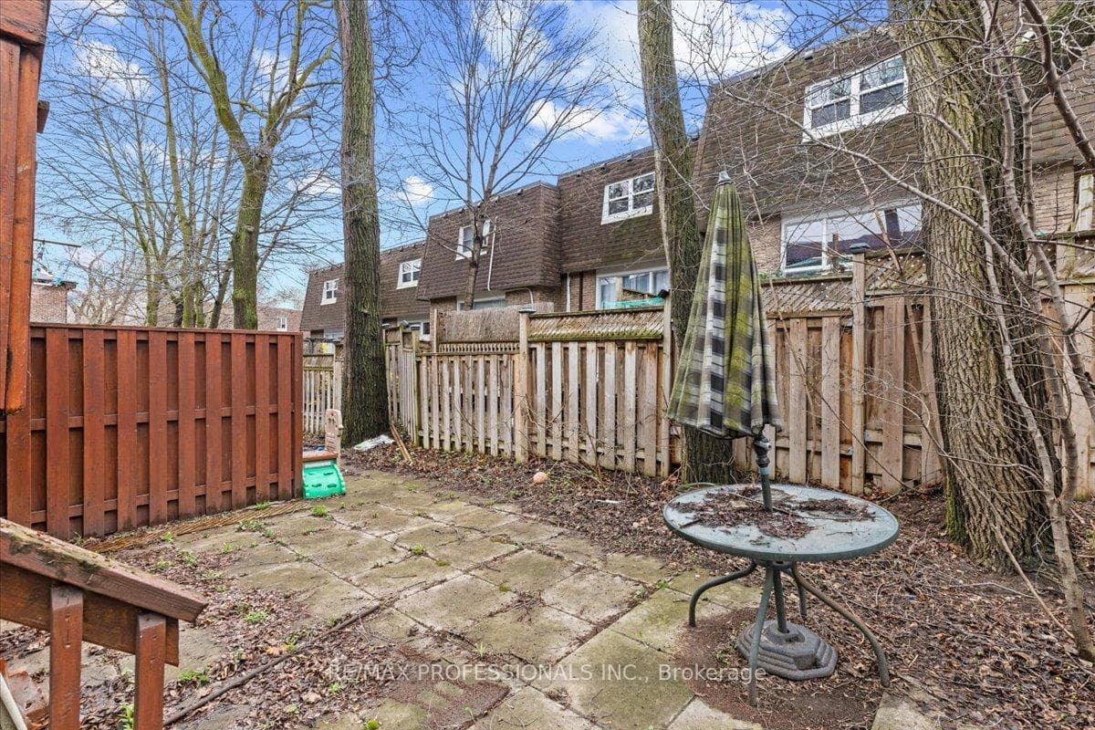 119 Henderson Avenue Unit 2 photo 25