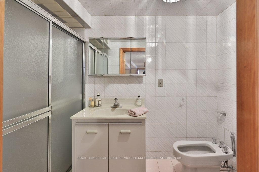 7 Roseglen Crescent photo 32