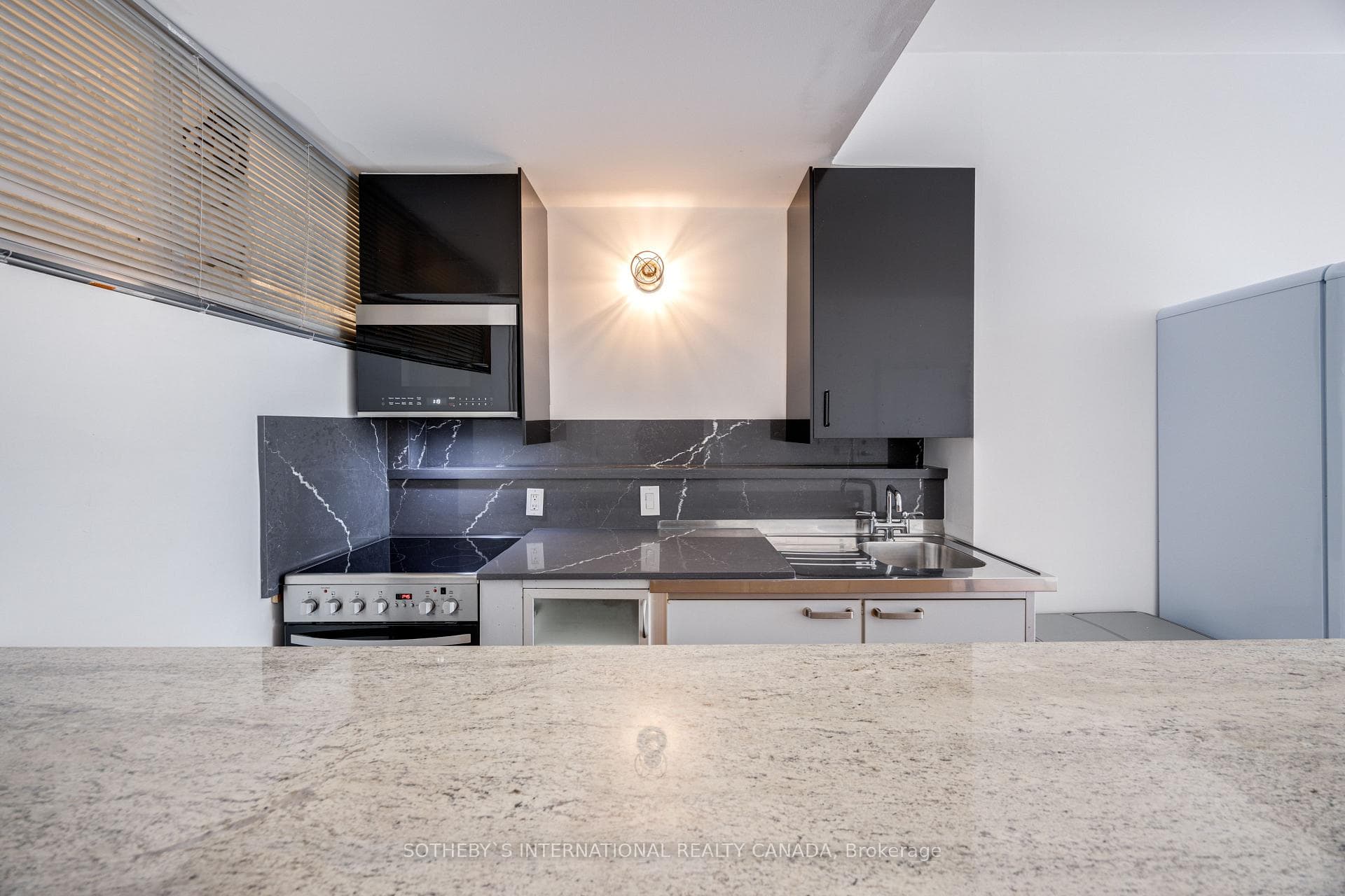 92 Shaftesbury Avenue Unit Upper photo 8