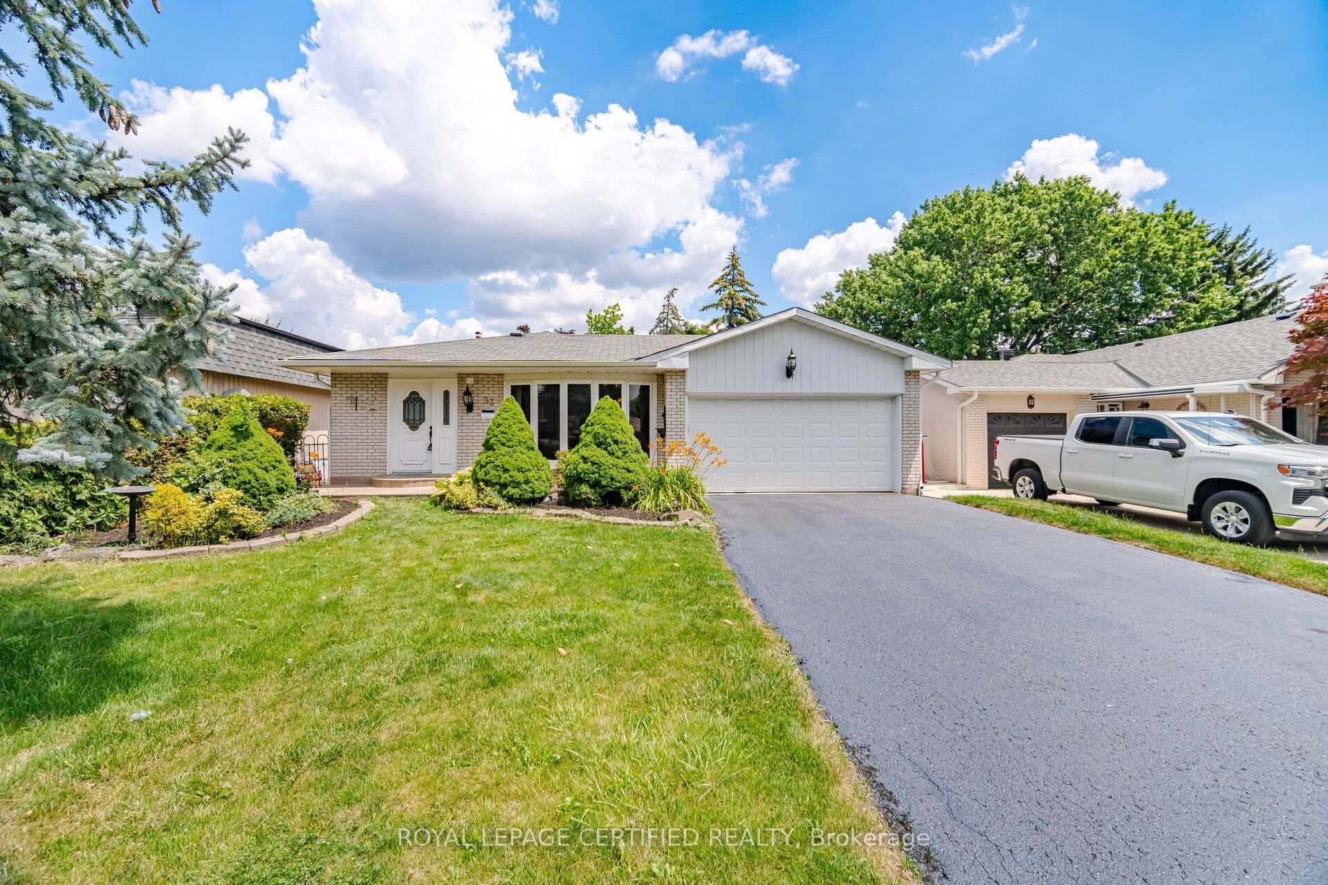 33 Grassmere Crescent photo 1