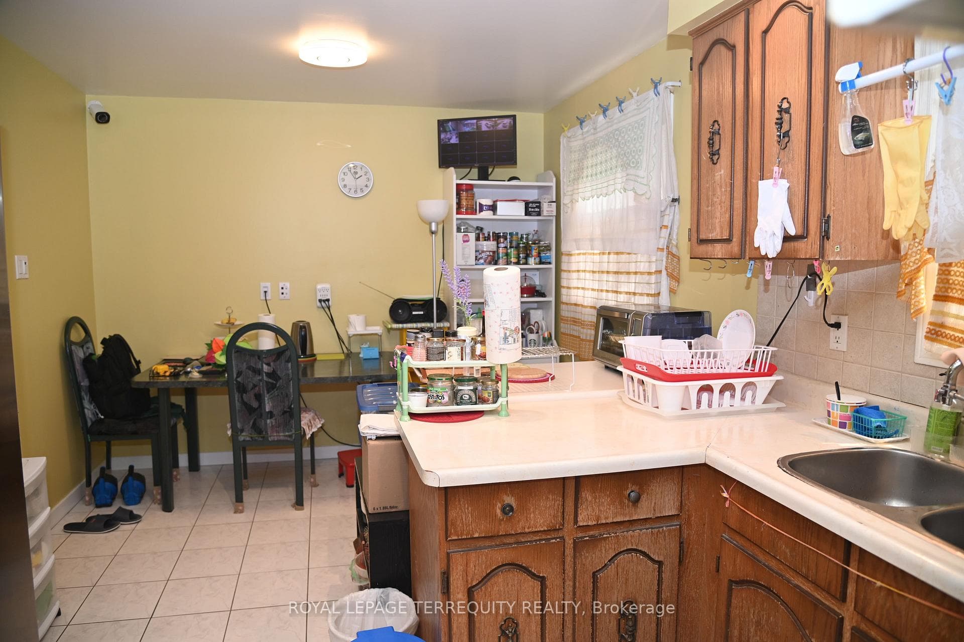 Eat-in kitchen