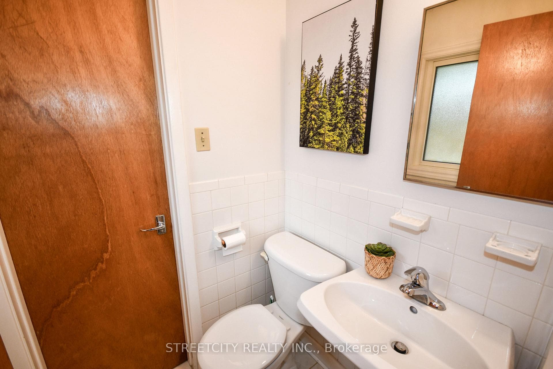 74 Torrington Crescent photo 17