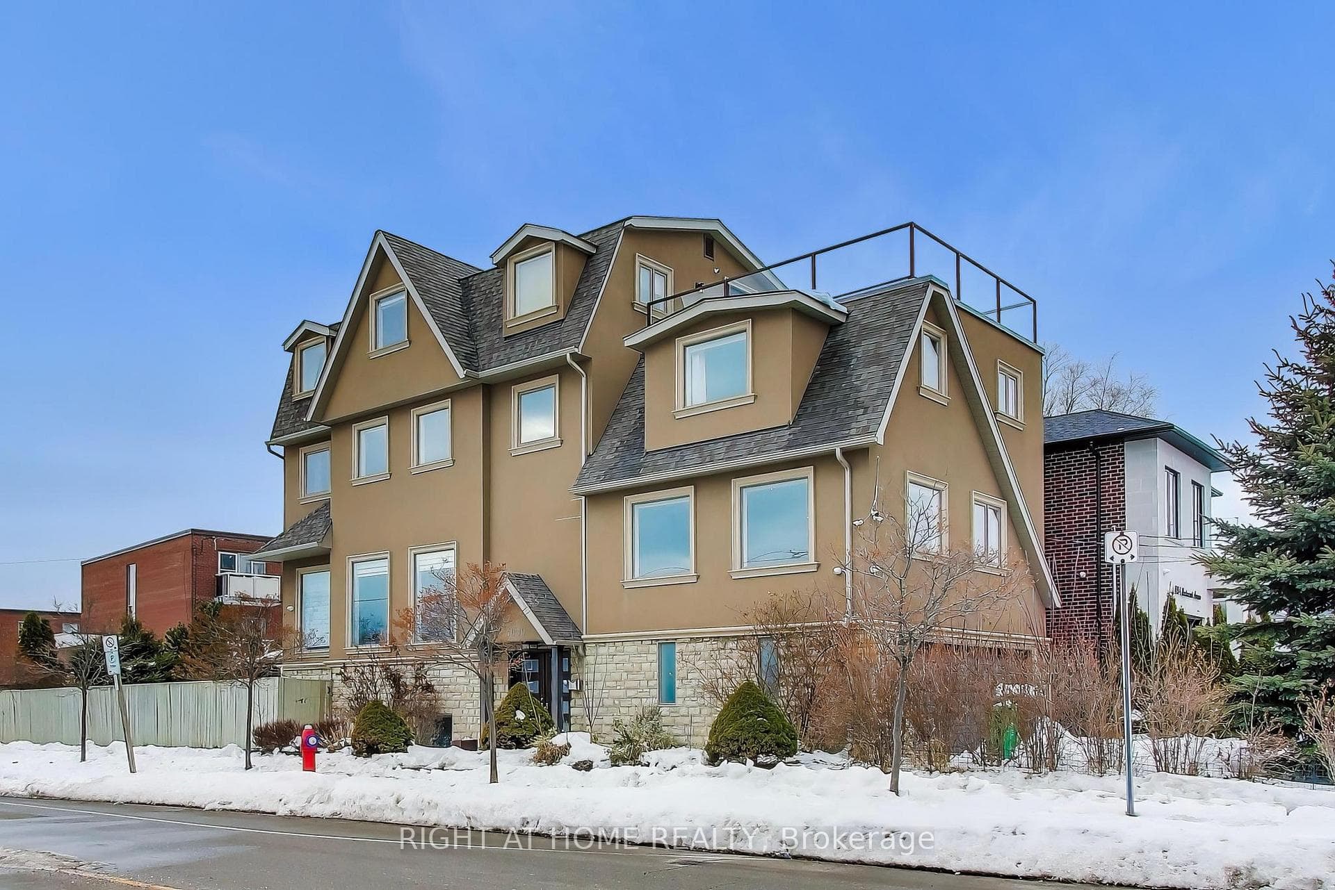 1090 Westmount Avenue photo 2
