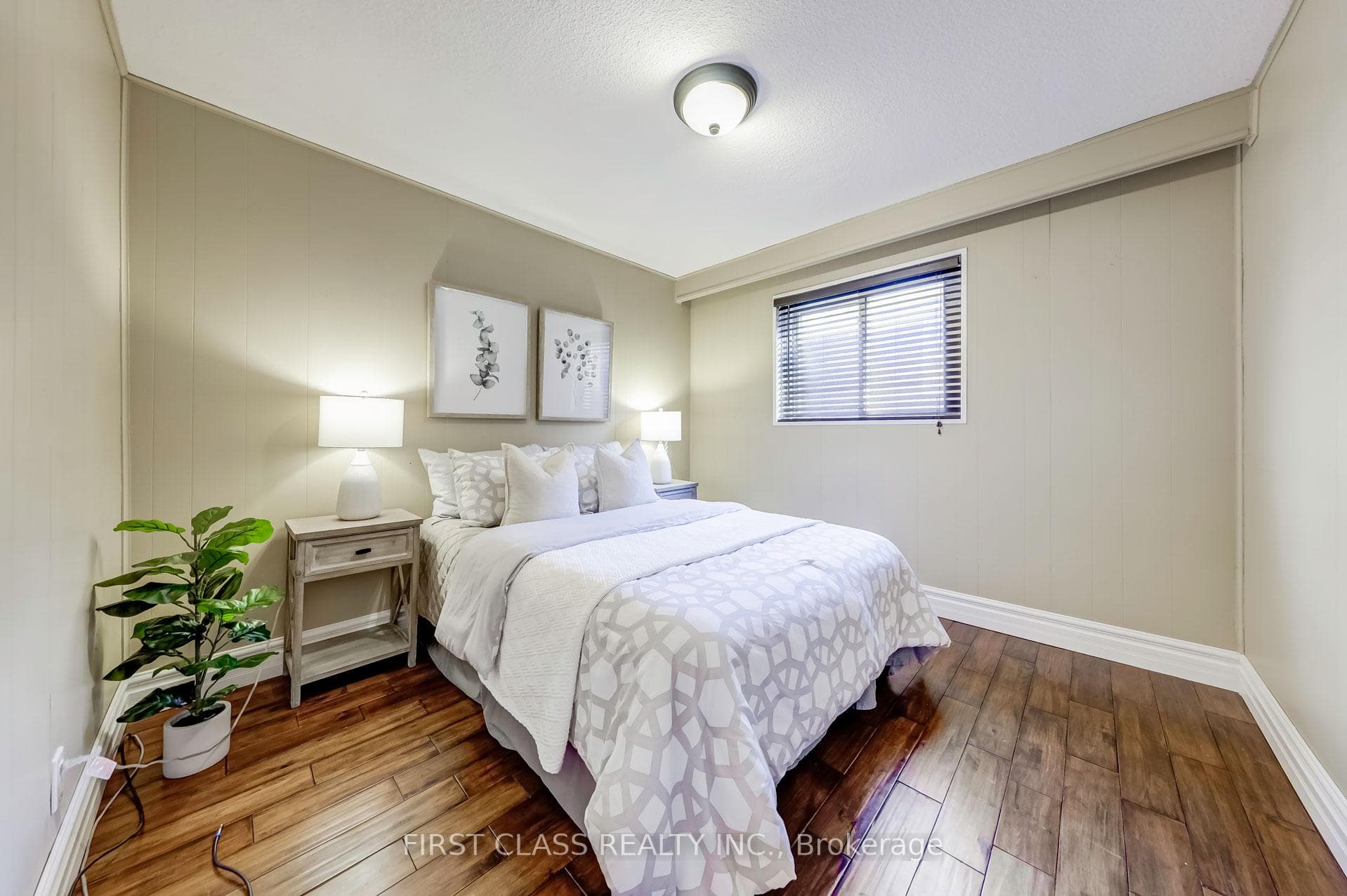 48 Mandel Crescent photo 29