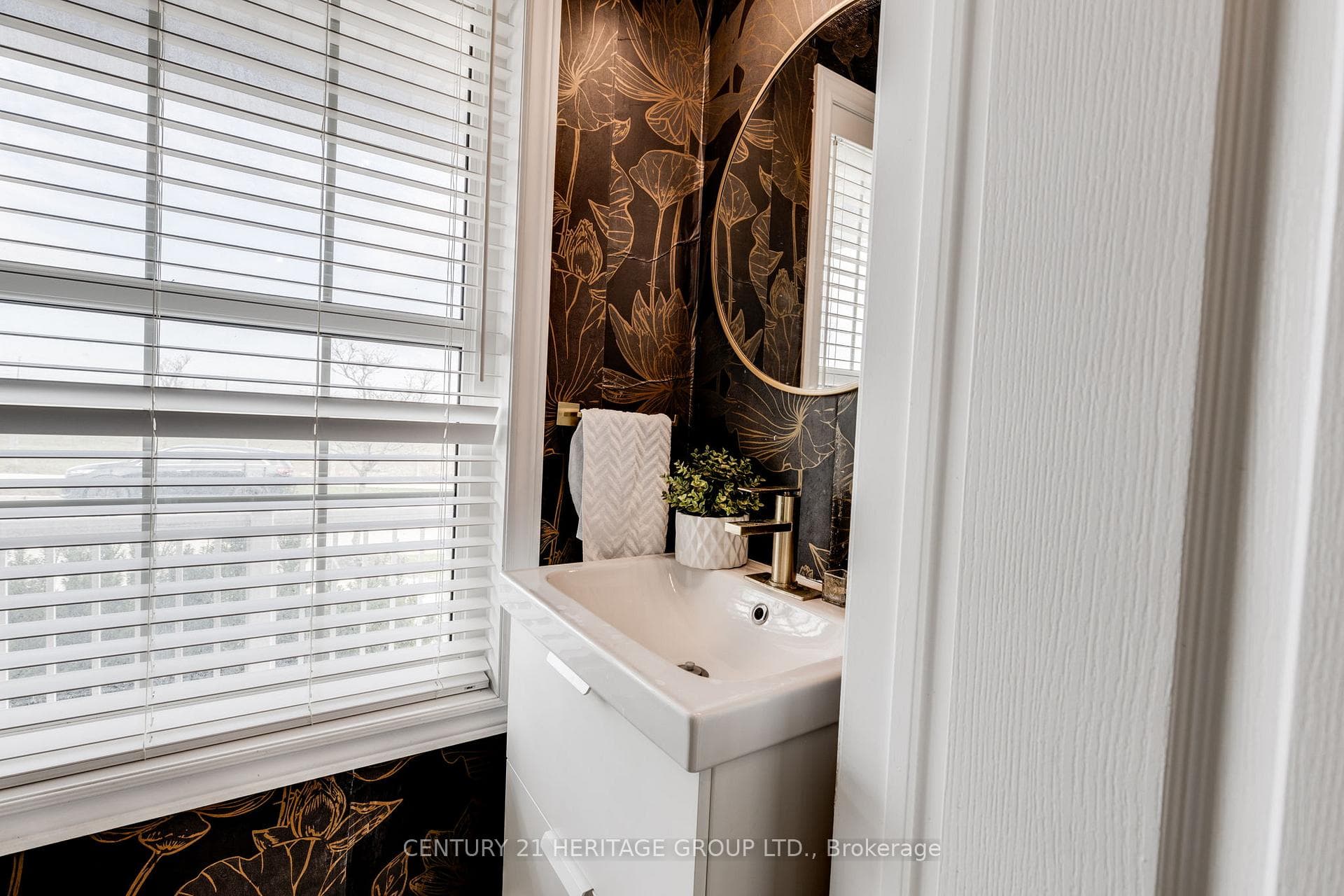 117 Four Seasons Crescent photo 6
