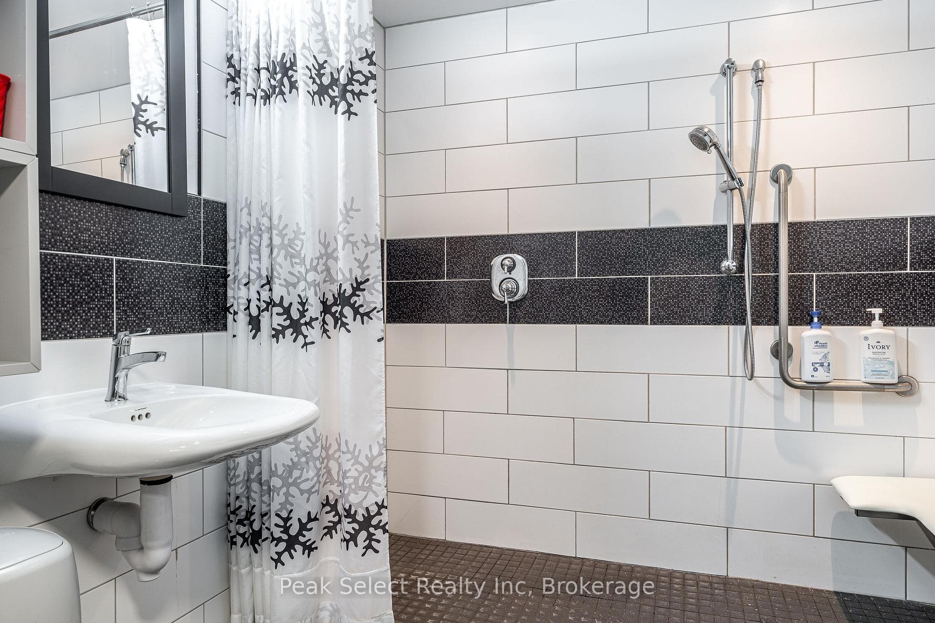 474 Rogers Avenue photo 15