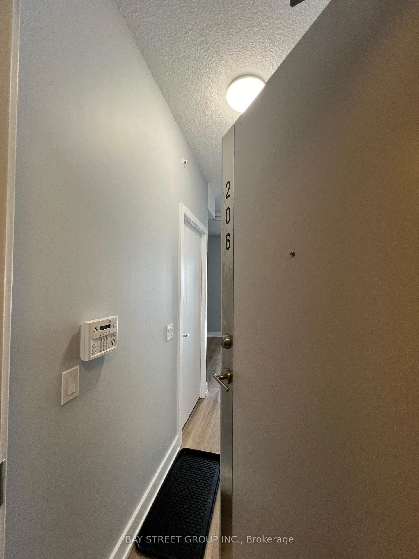 128 FAIRVIEW MALL Drive Unit 206 photo 1