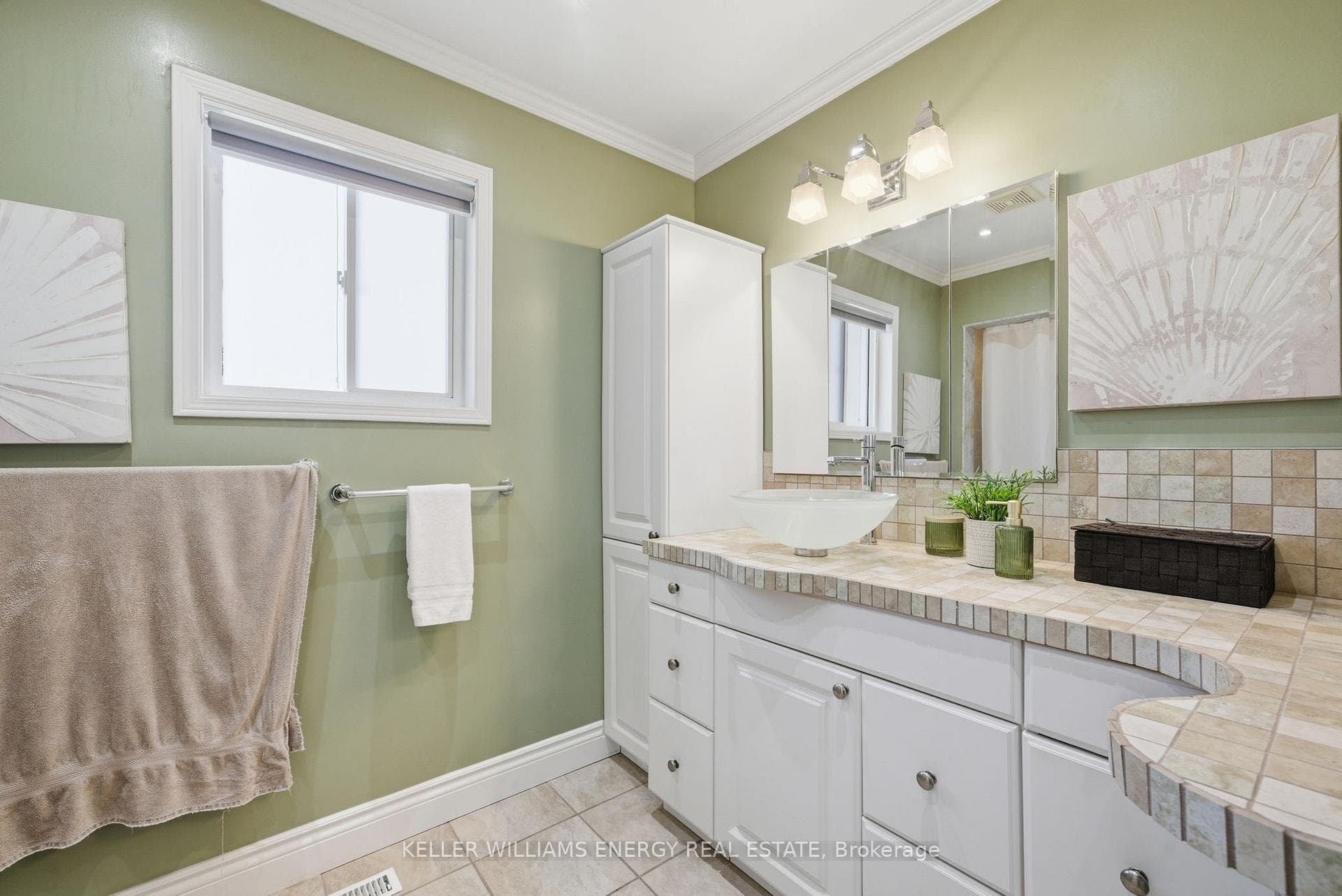 1075 RIDGEMOUNT Boulevard photo 14