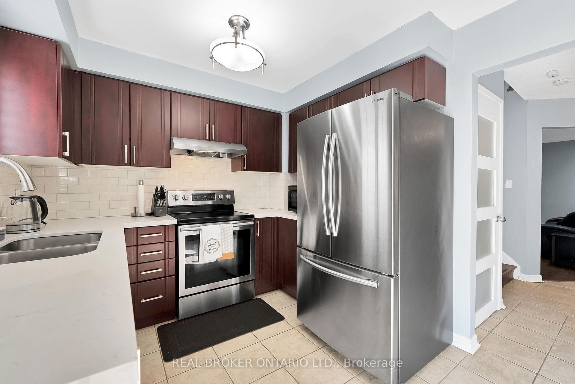 1674 Beaton Way photo 11