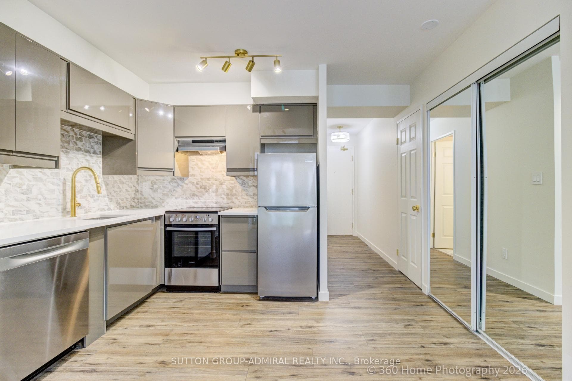 43 Eglinton Avenue Unit 501 photo 3