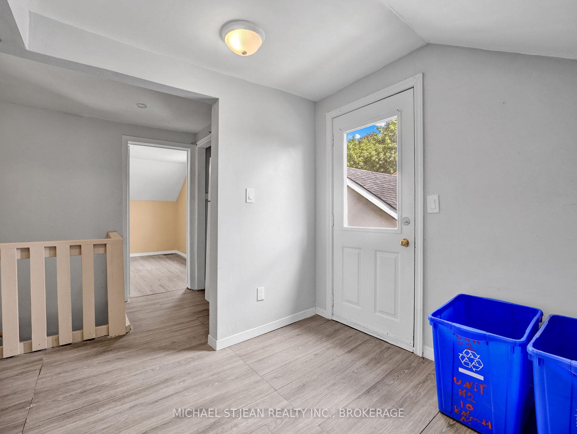 110 Emerald Street photo 23