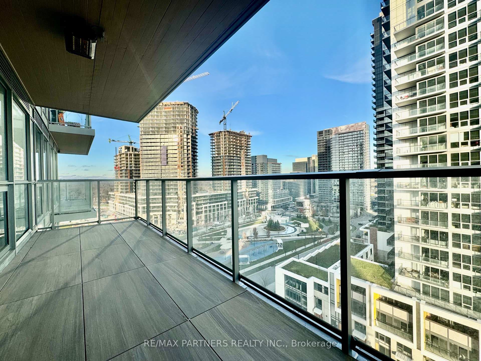 27 Mcmahon Drive Unit 1215 photo 9