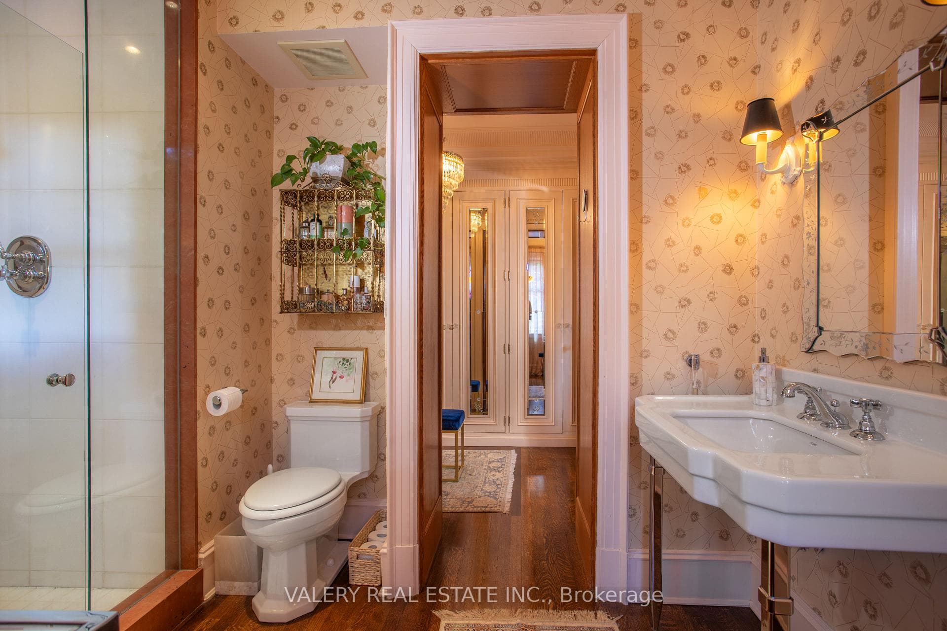 Ensuite Bathroom #1 (Primary Bedroom)