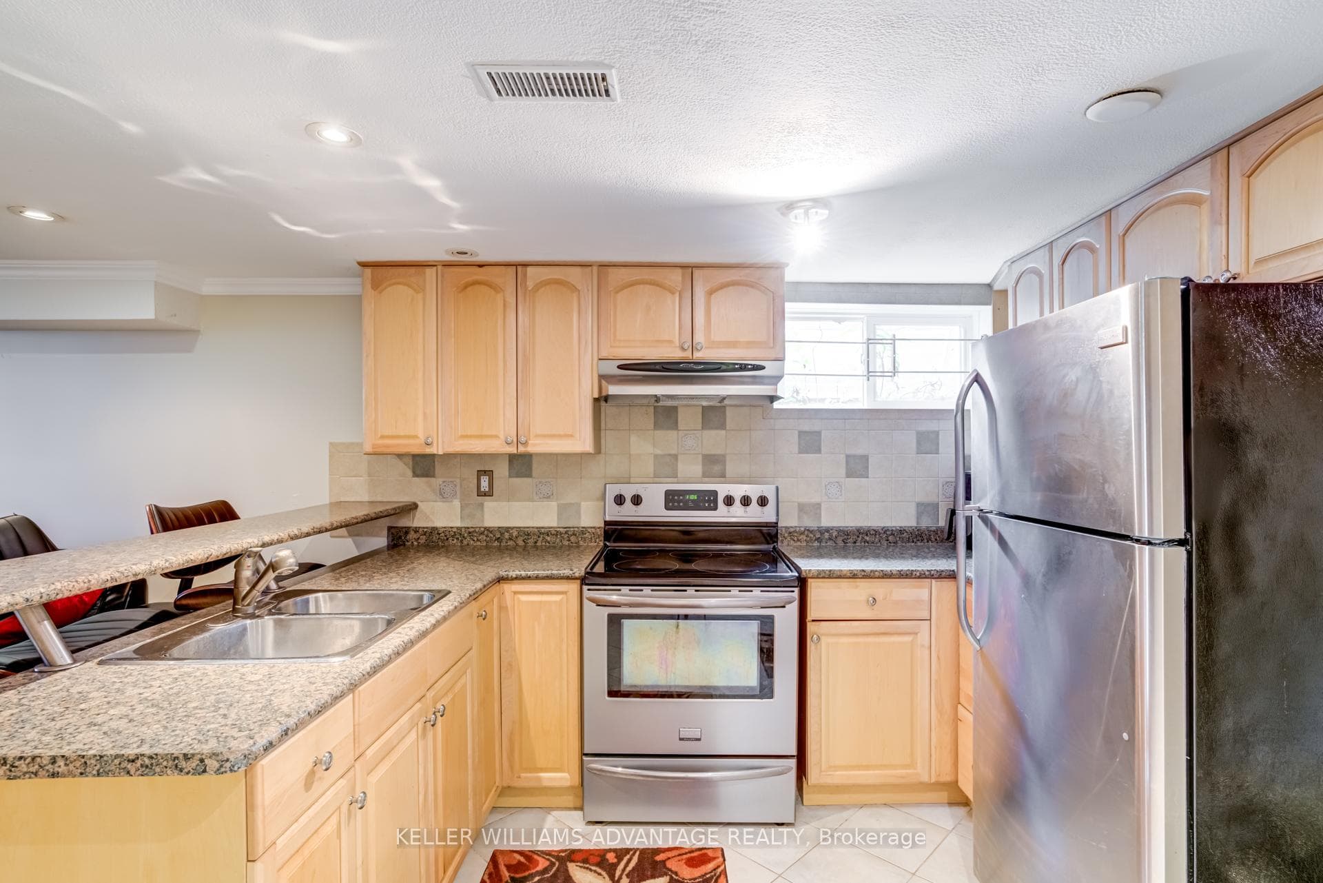 183 Glenwood Crescent Unit Lower photo 4