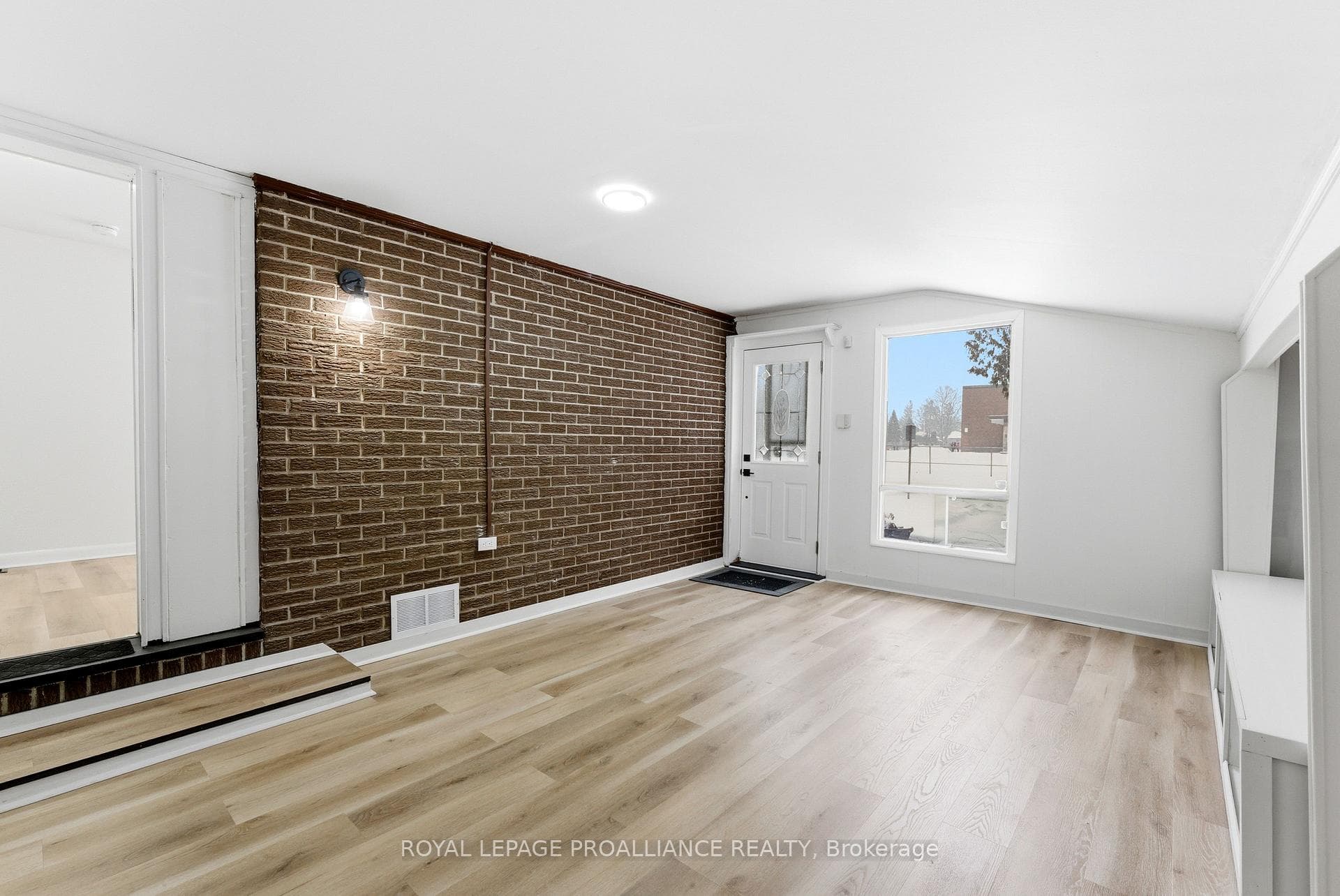 94 Rollins Drive photo 8