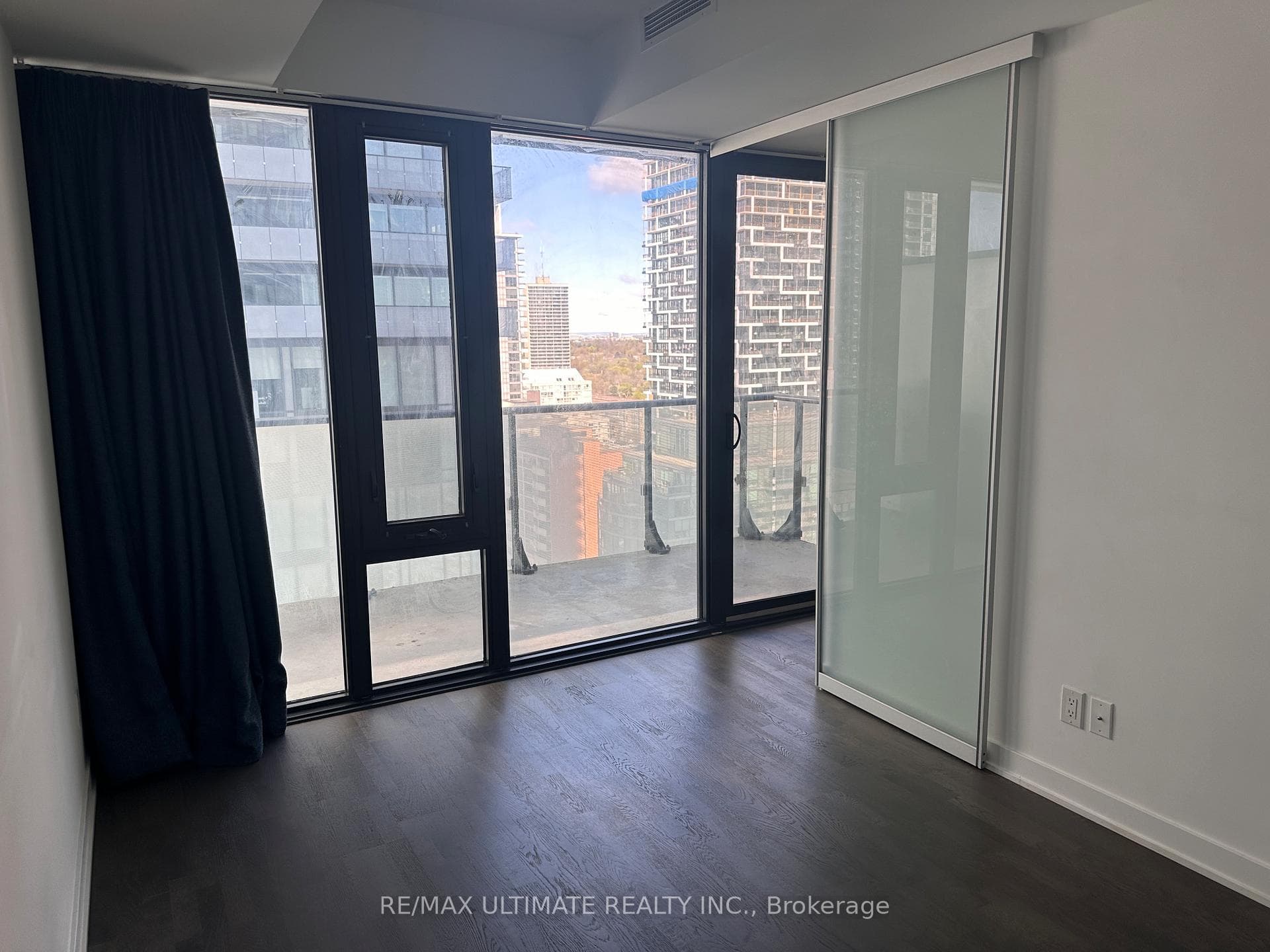 185 roehampton Avenue Unit 1902 photo 10