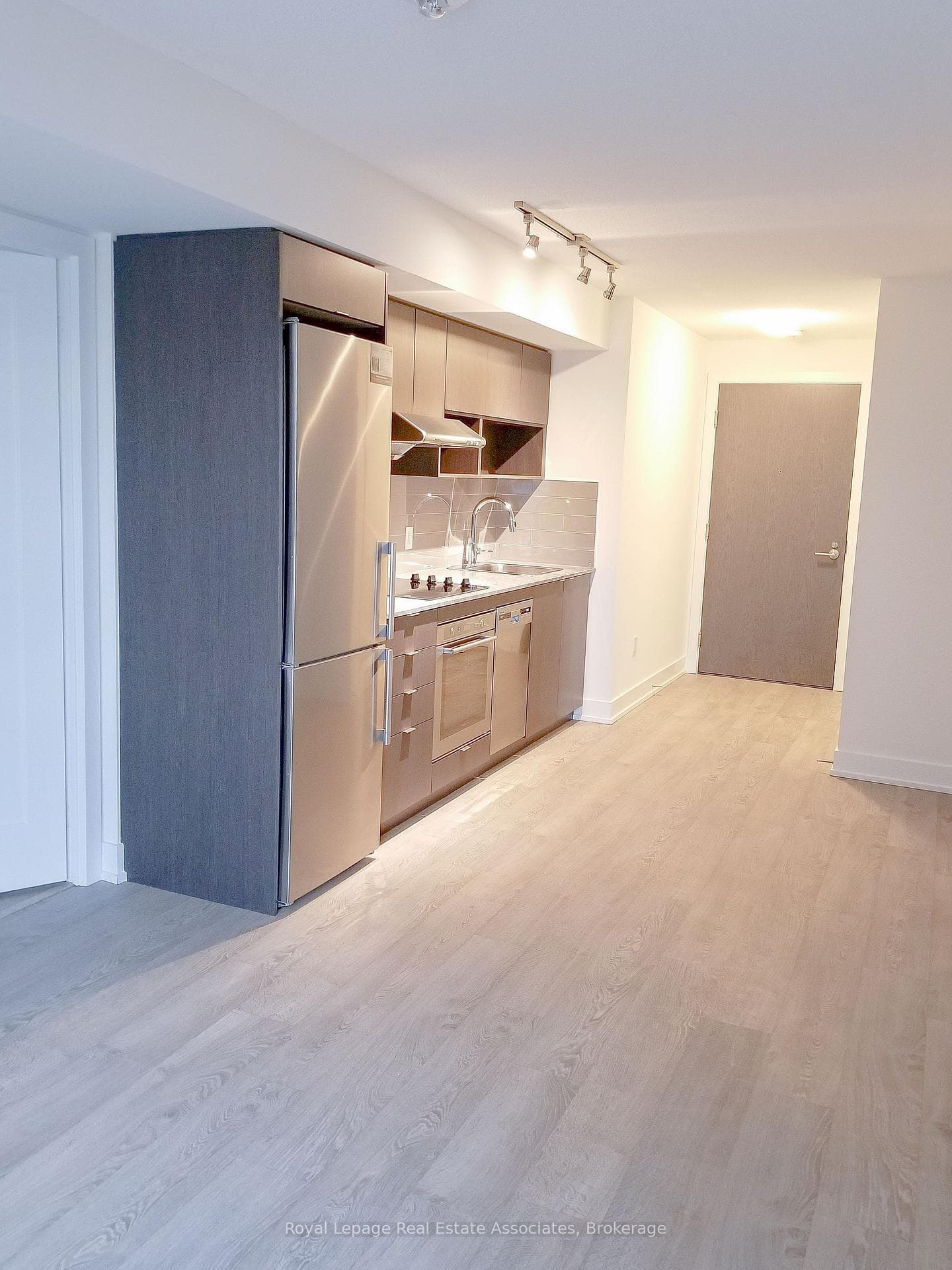 7 Mabelle Avenue Unit 610 photo 5