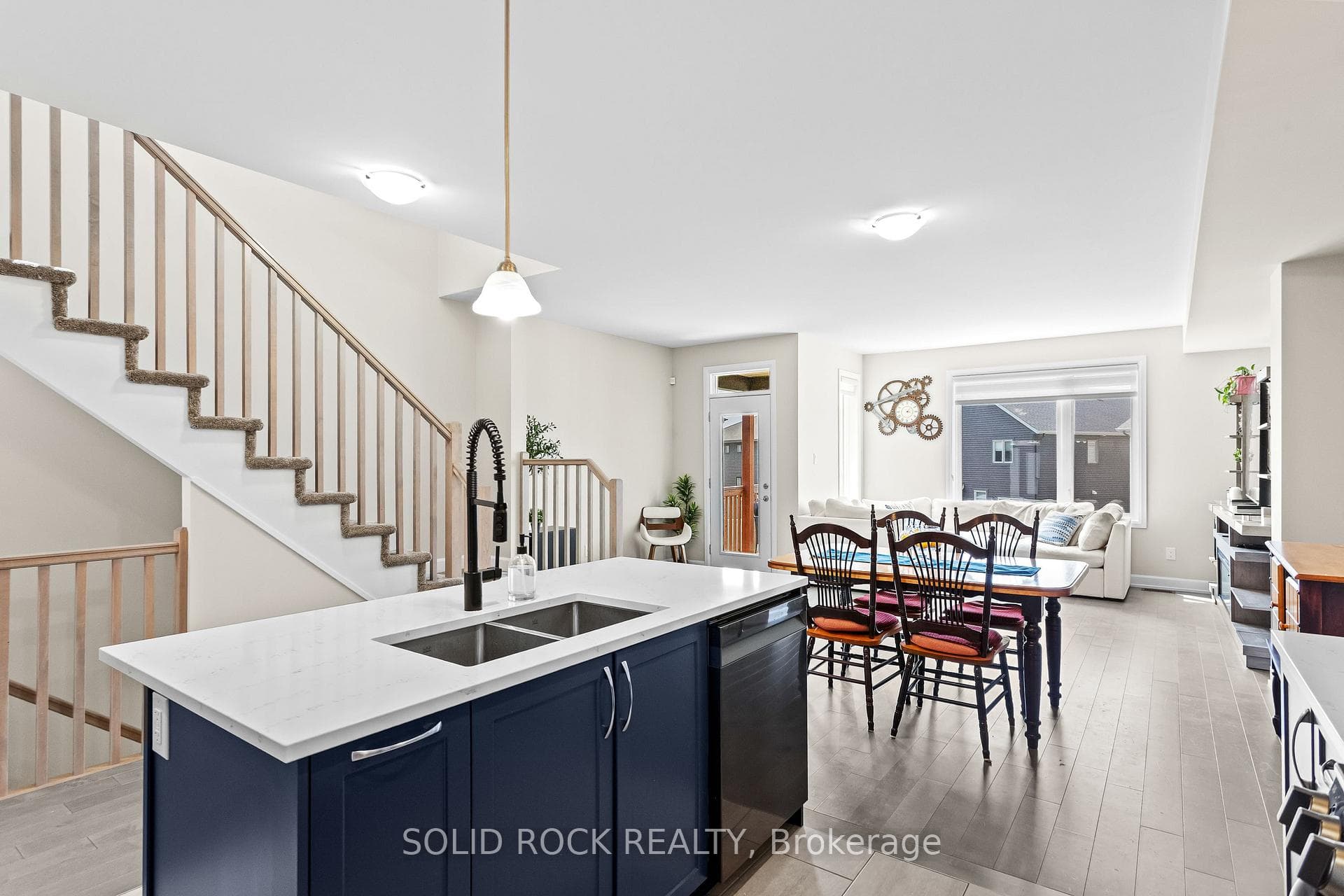 335 Grackle Street photo 8