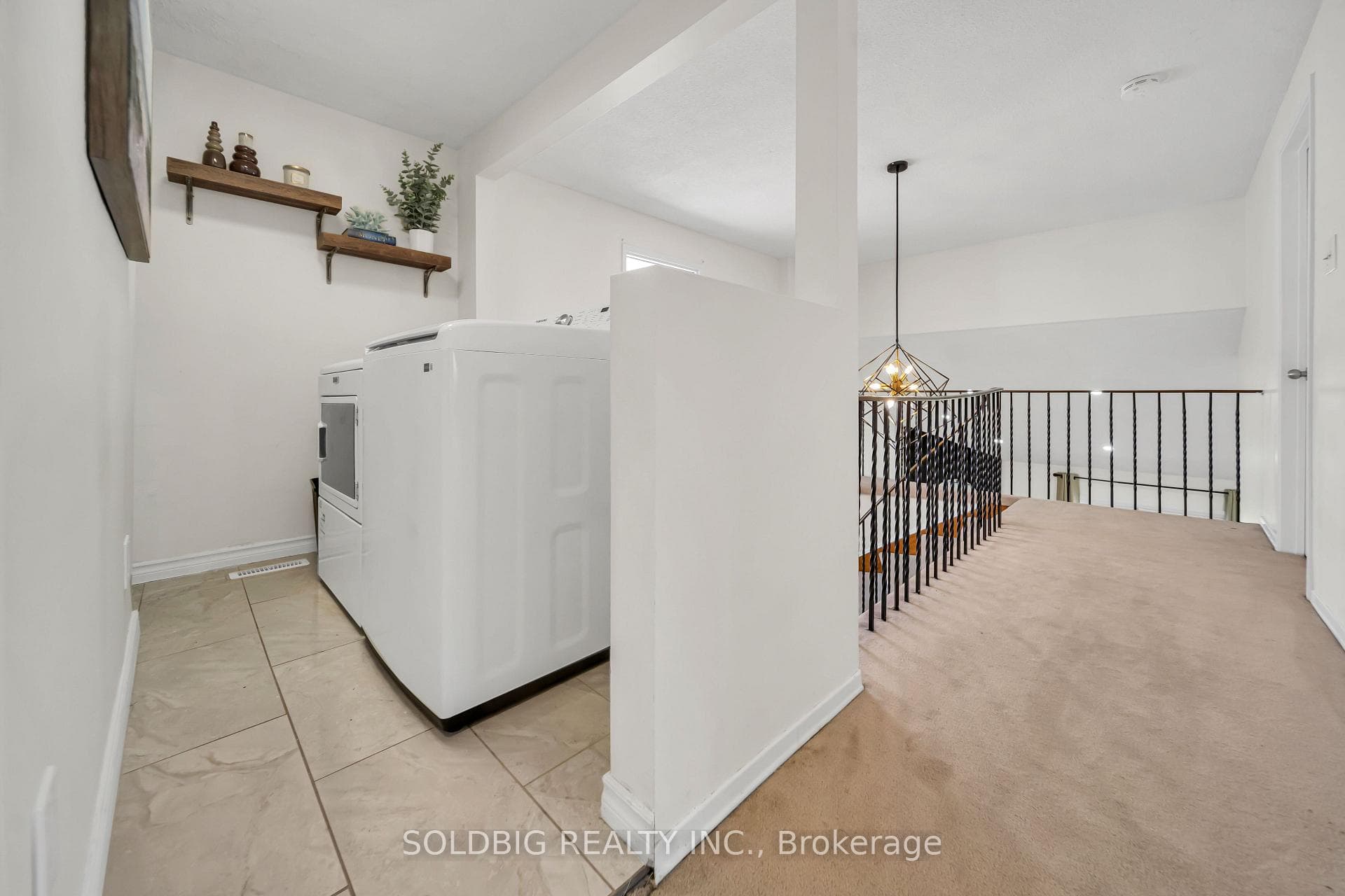 76 Banting Crescent photo 16