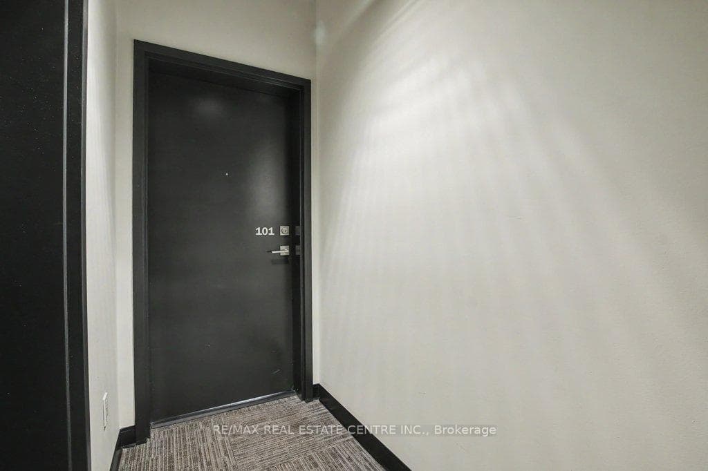 690 King Street Unit 101 photo 9