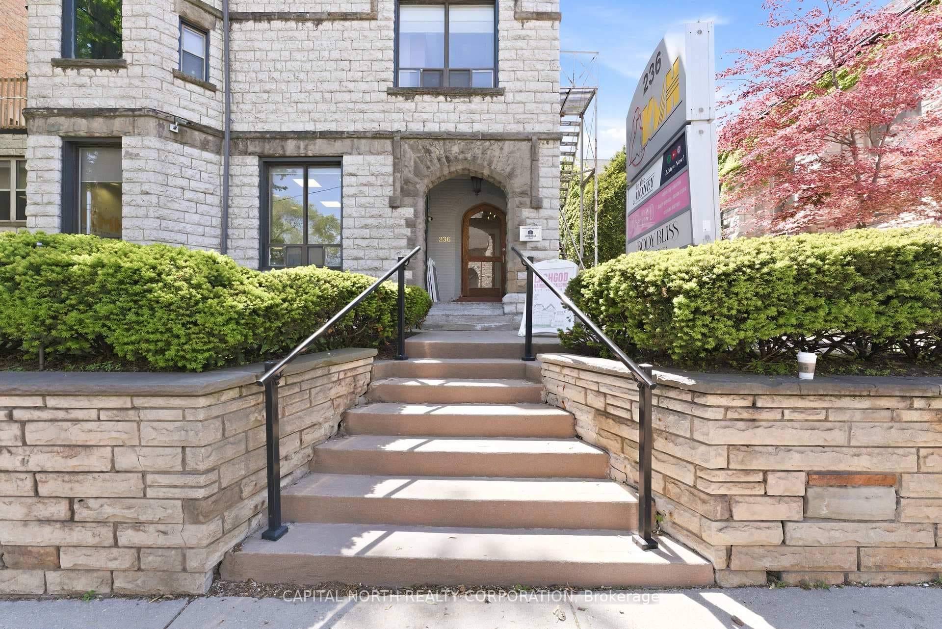 236 Avenue Road Unit 2nd Floor OPT A photo 3