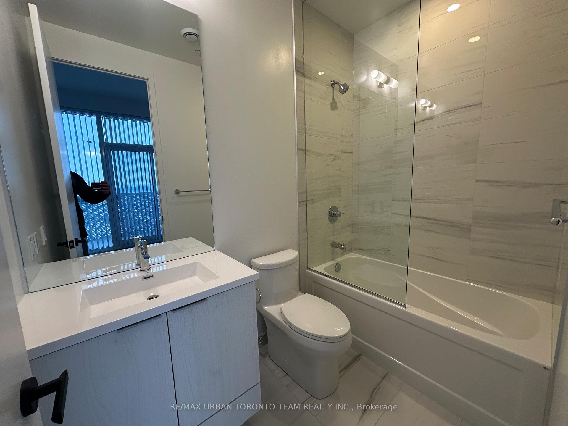 8 Interchange Way Unit 4906 photo 13