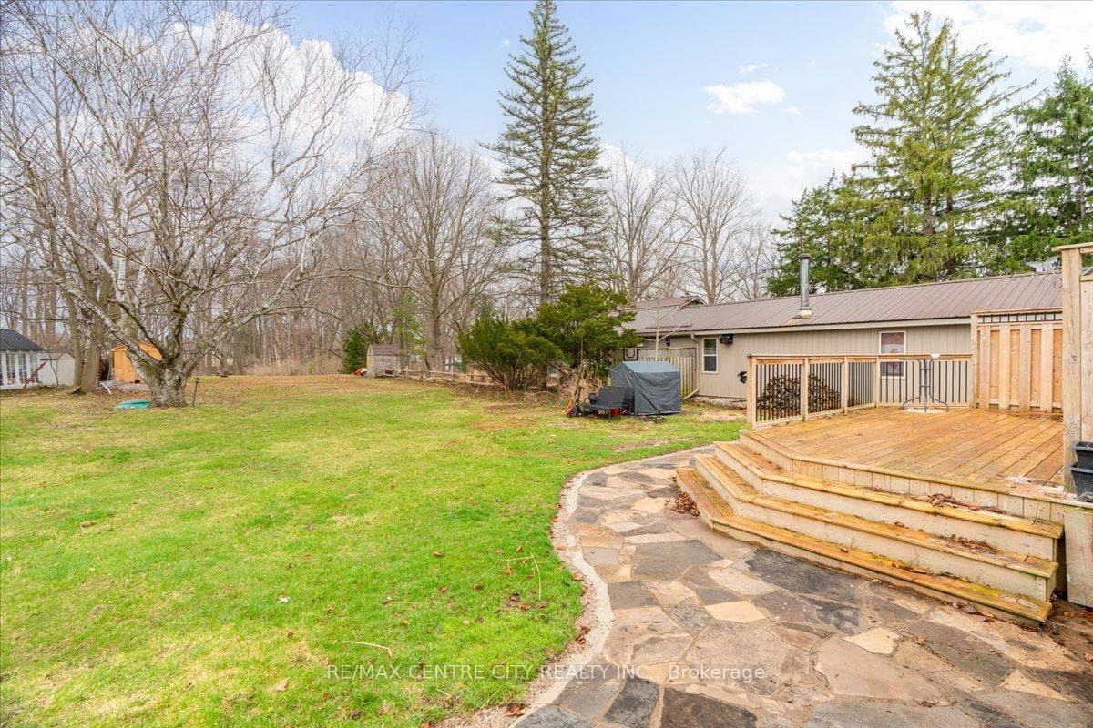 549 Victoria Street photo 23