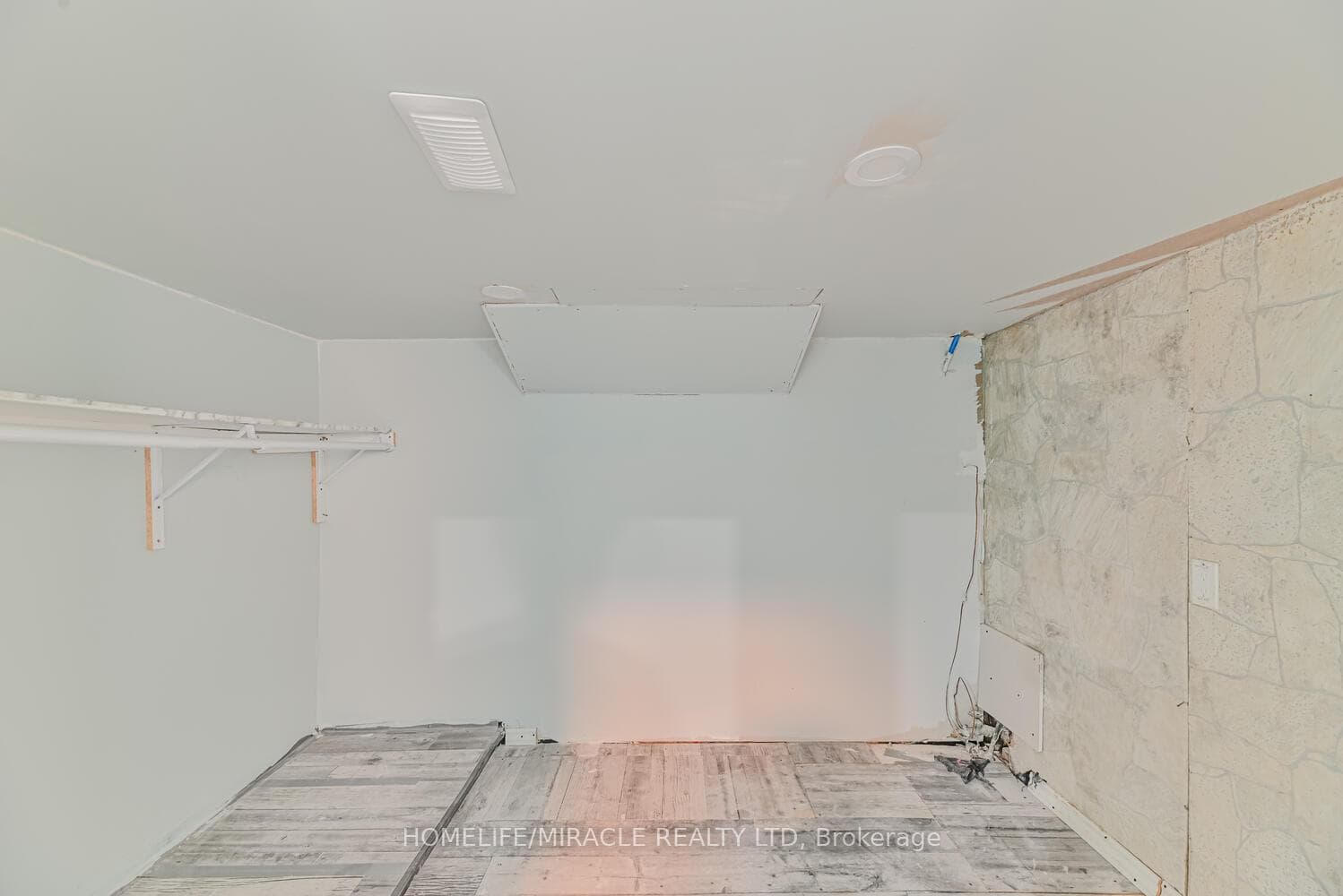 1024 Barton Street photo 34