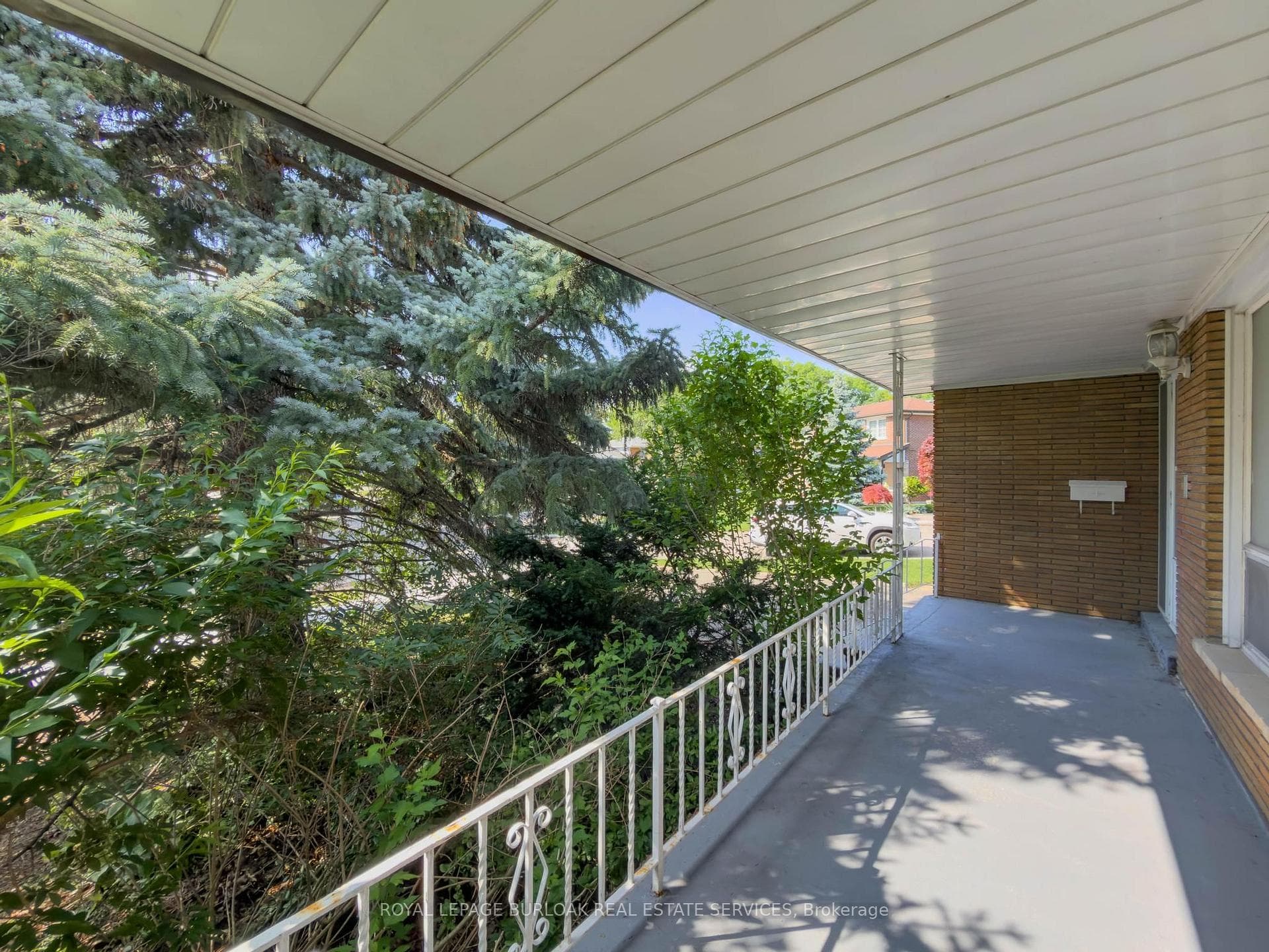 3577 Bluestream Crescent photo 4
