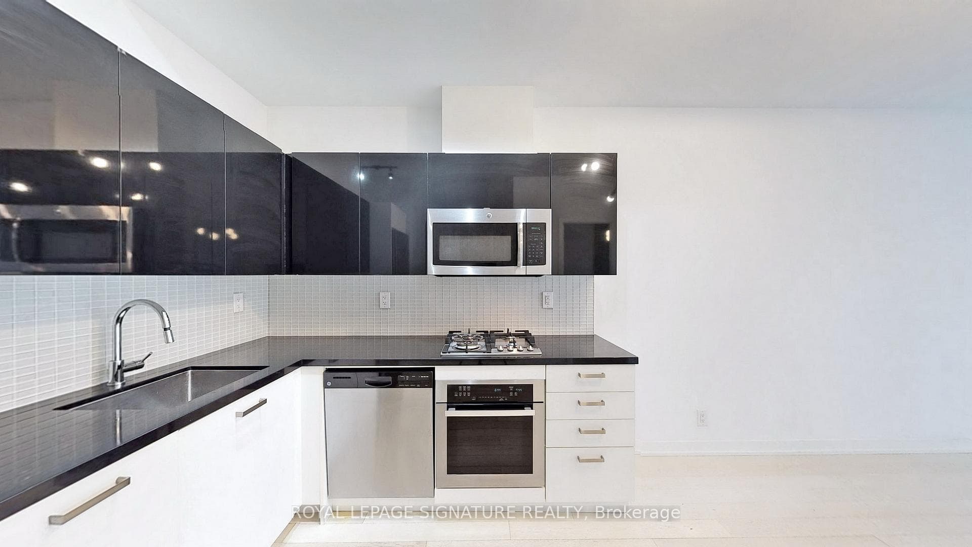 39 Brant Street Unit 203 photo 2