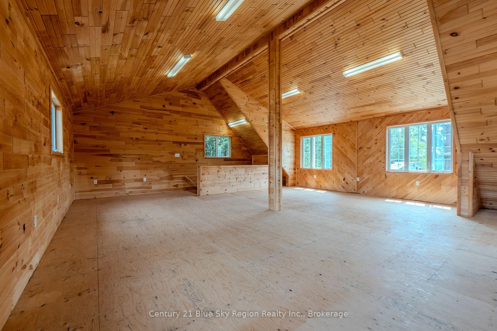 243 Southview Crescent photo 42