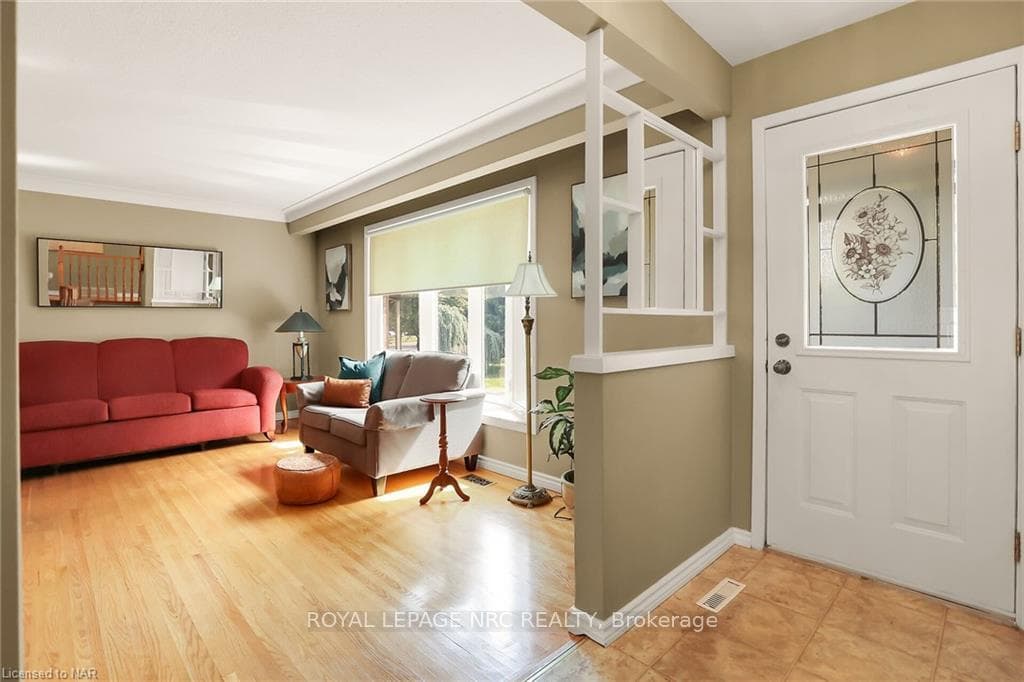 Beautiful cove mouldings