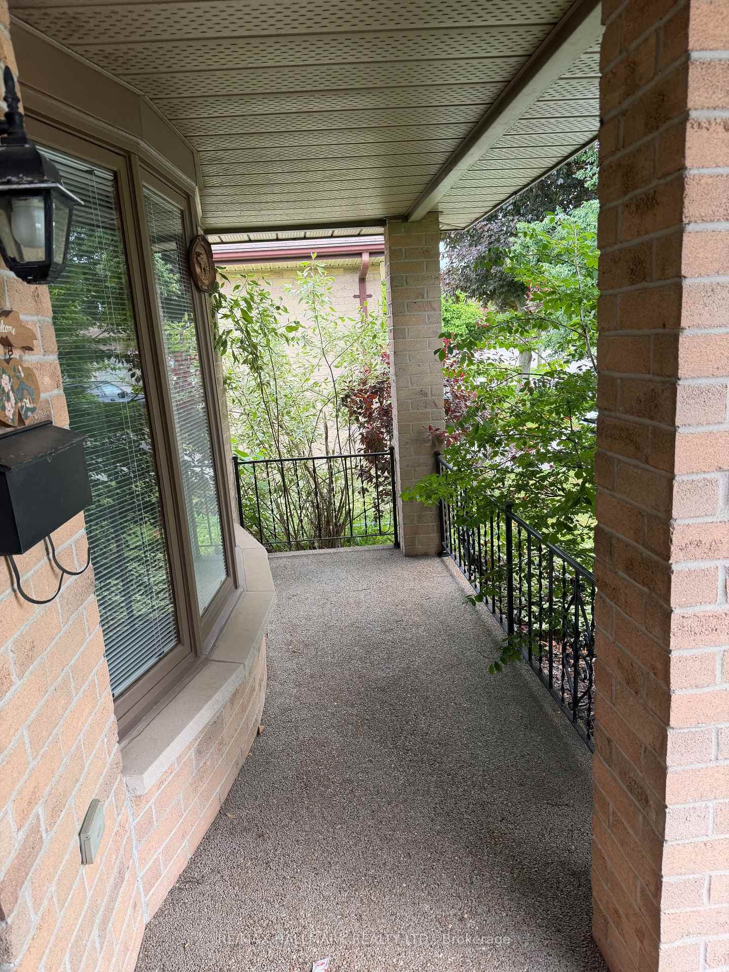 75 GOLFVIEW Crescent photo 34