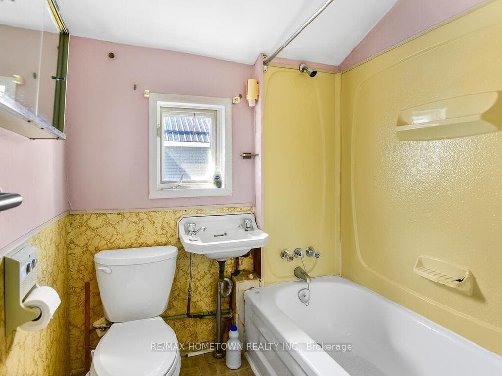48 ABBOTT Street photo 13