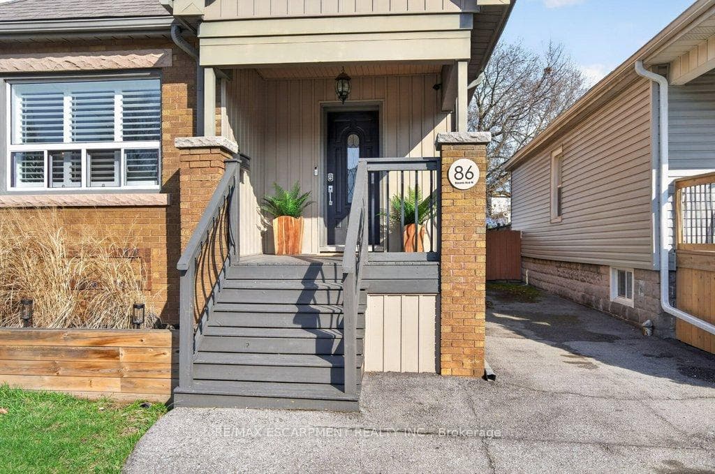 86 Barons Avenue photo 5