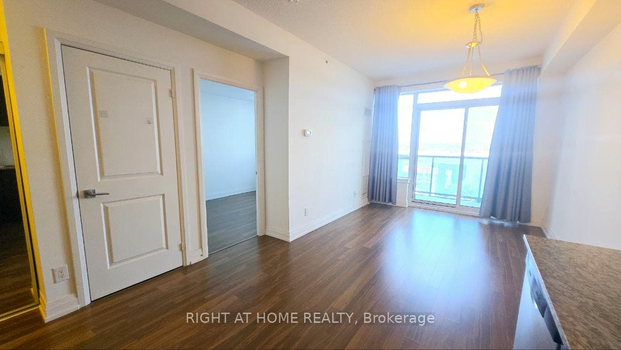 7167 Yonge Street Unit 506 photo 7