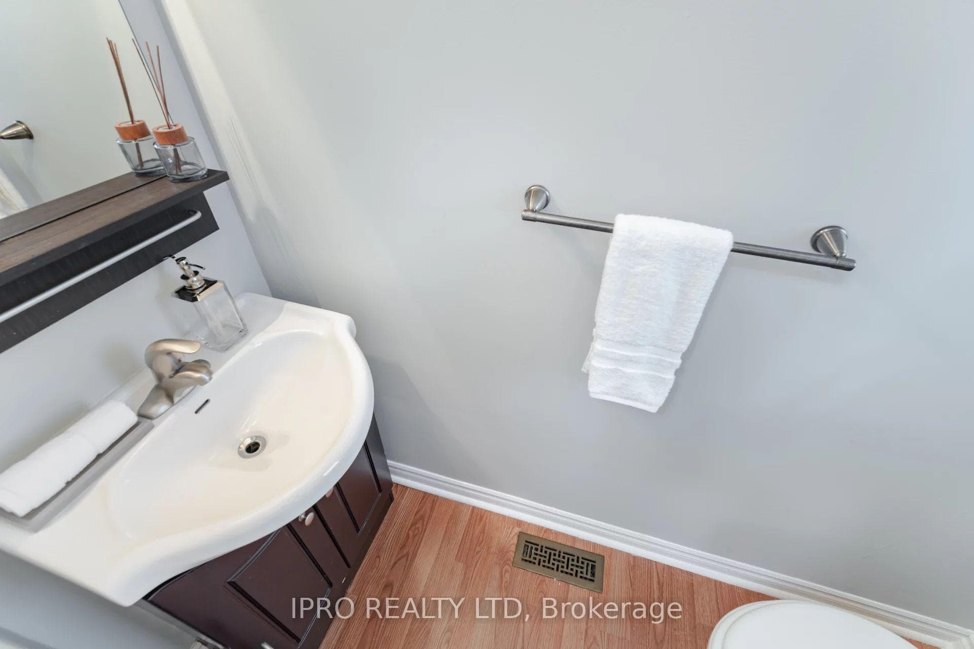13 Jameson Crescent photo 14