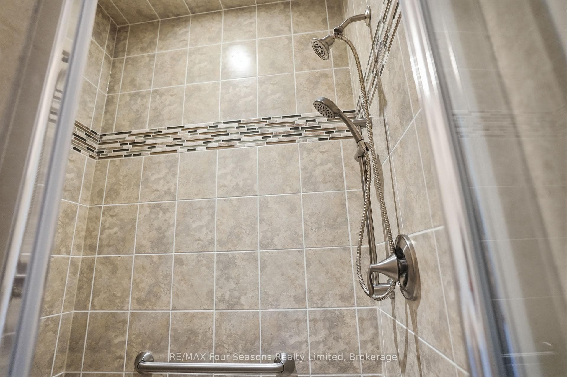 Master Ensuite - Main Floor