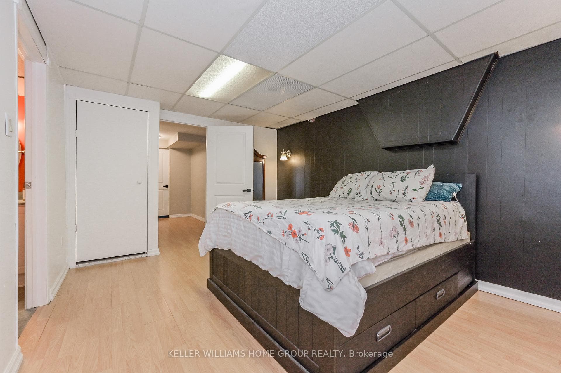 422 Forfar Street photo 25