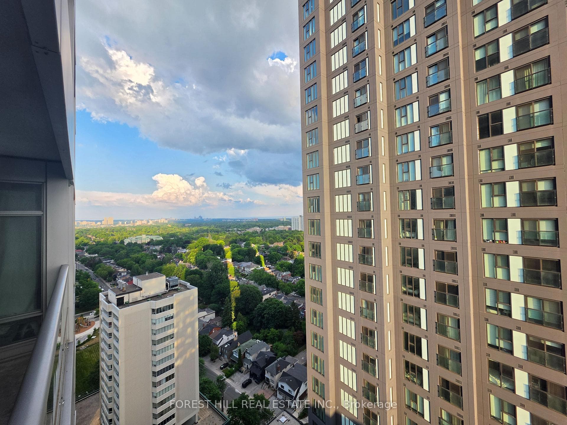 2181 Yonge Street Unit 2704 photo 9