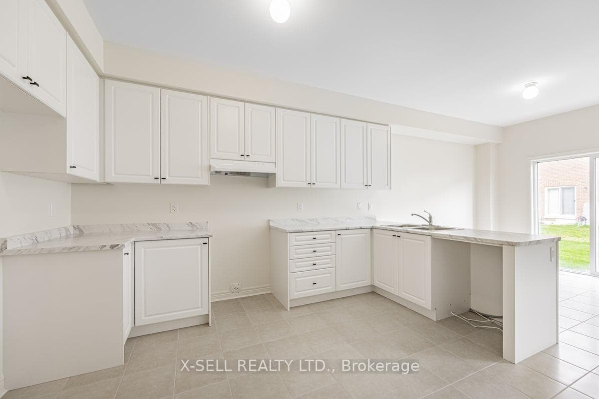 667 Fleetwood Drive photo 14