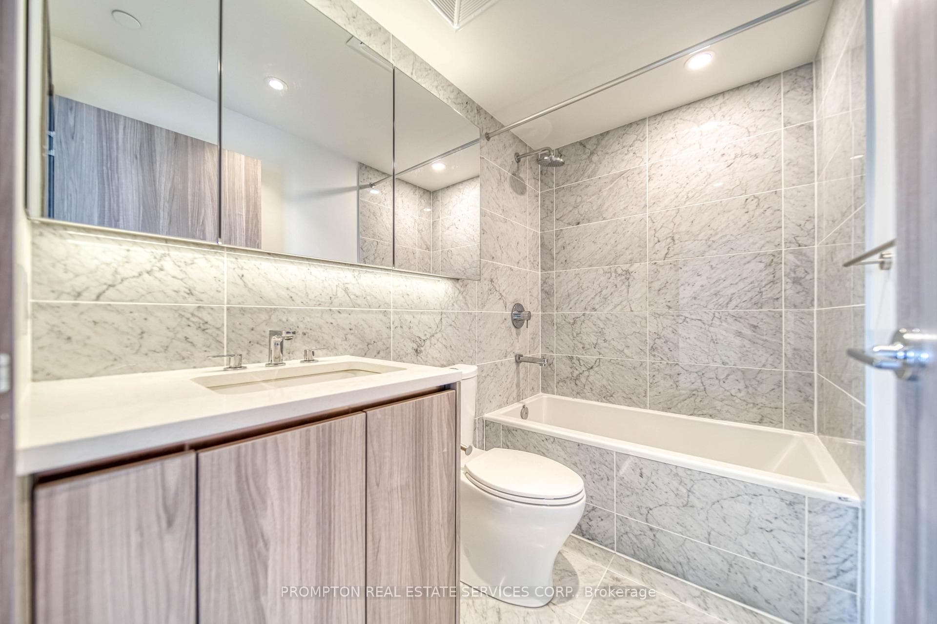 85 Mcmahon Drive Unit 3108 photo 24