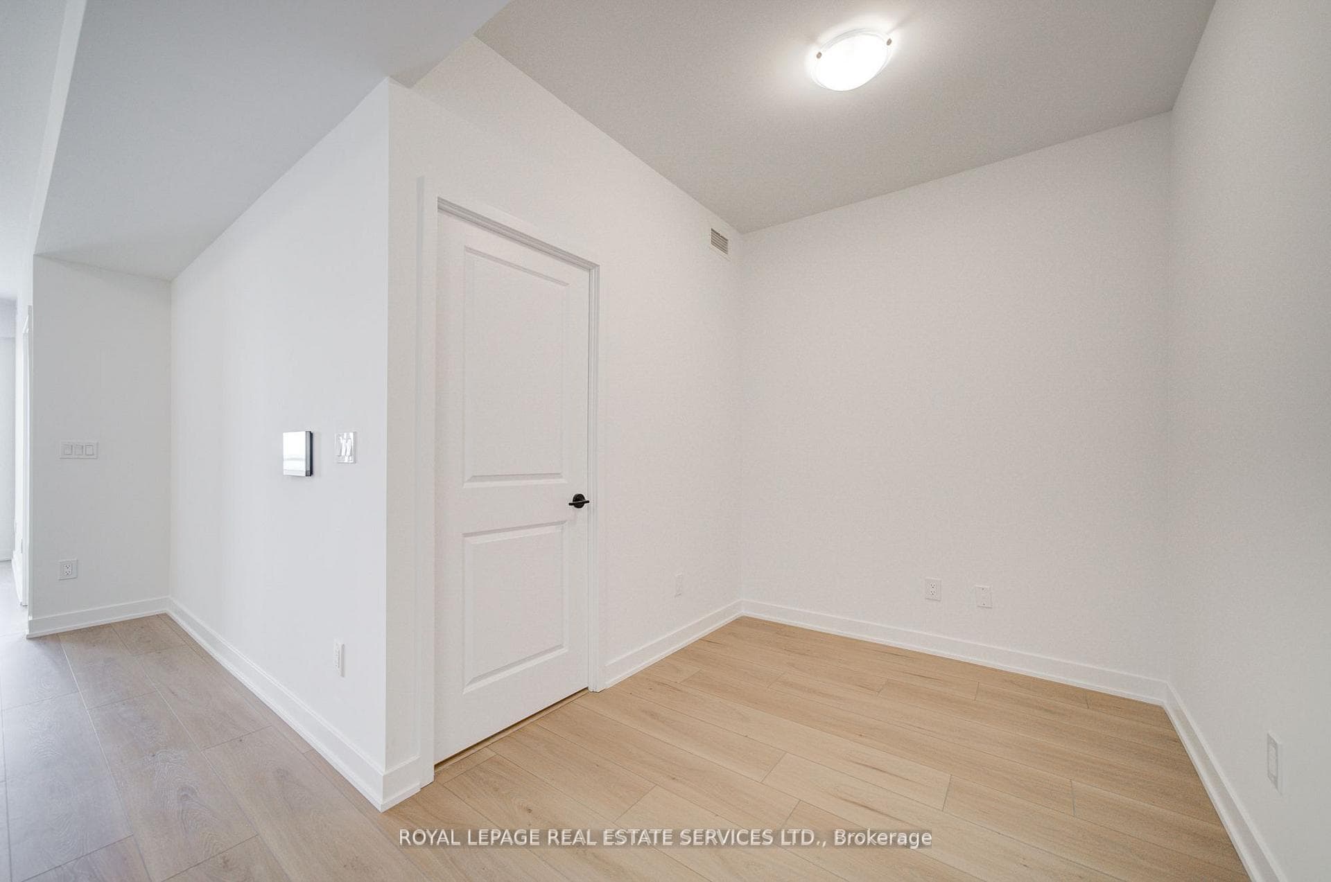 2075 Lakeshore Road Unit 1406 photo 21