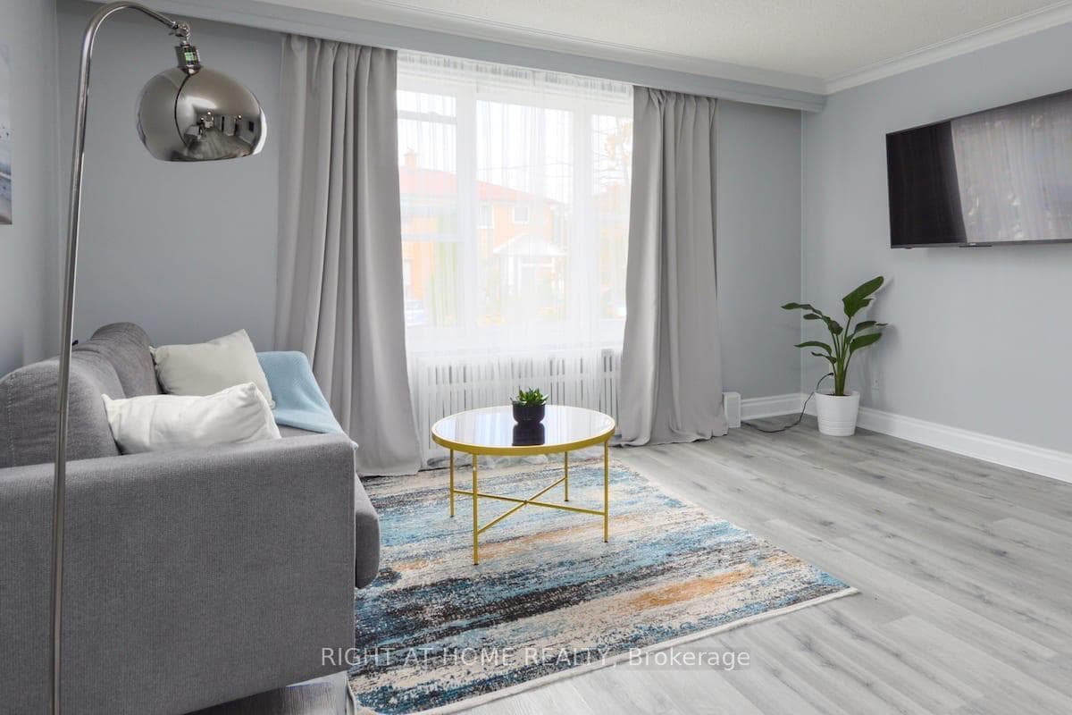 9 Donald Avenue photo 5