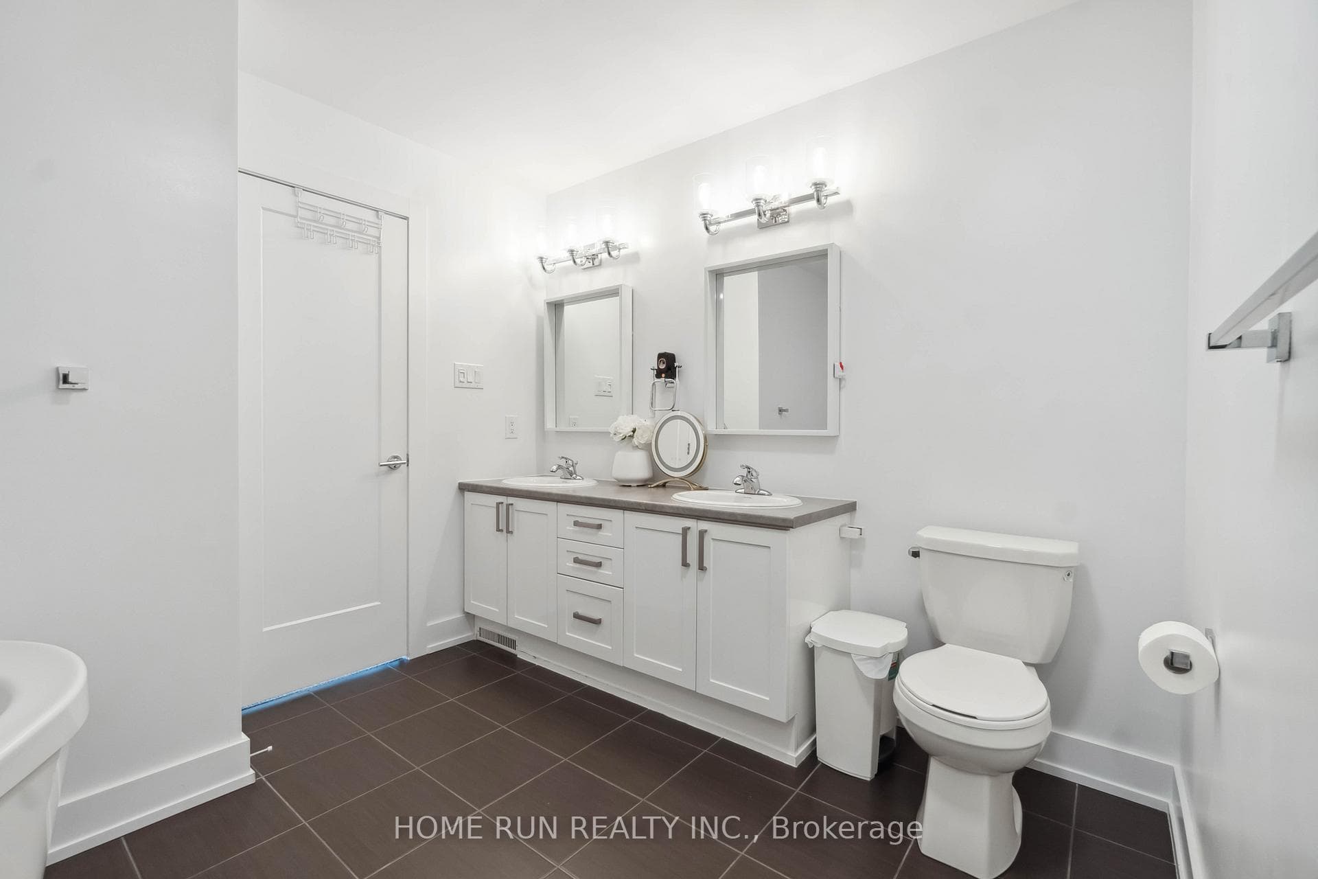 334 Haliburton Heights photo 22