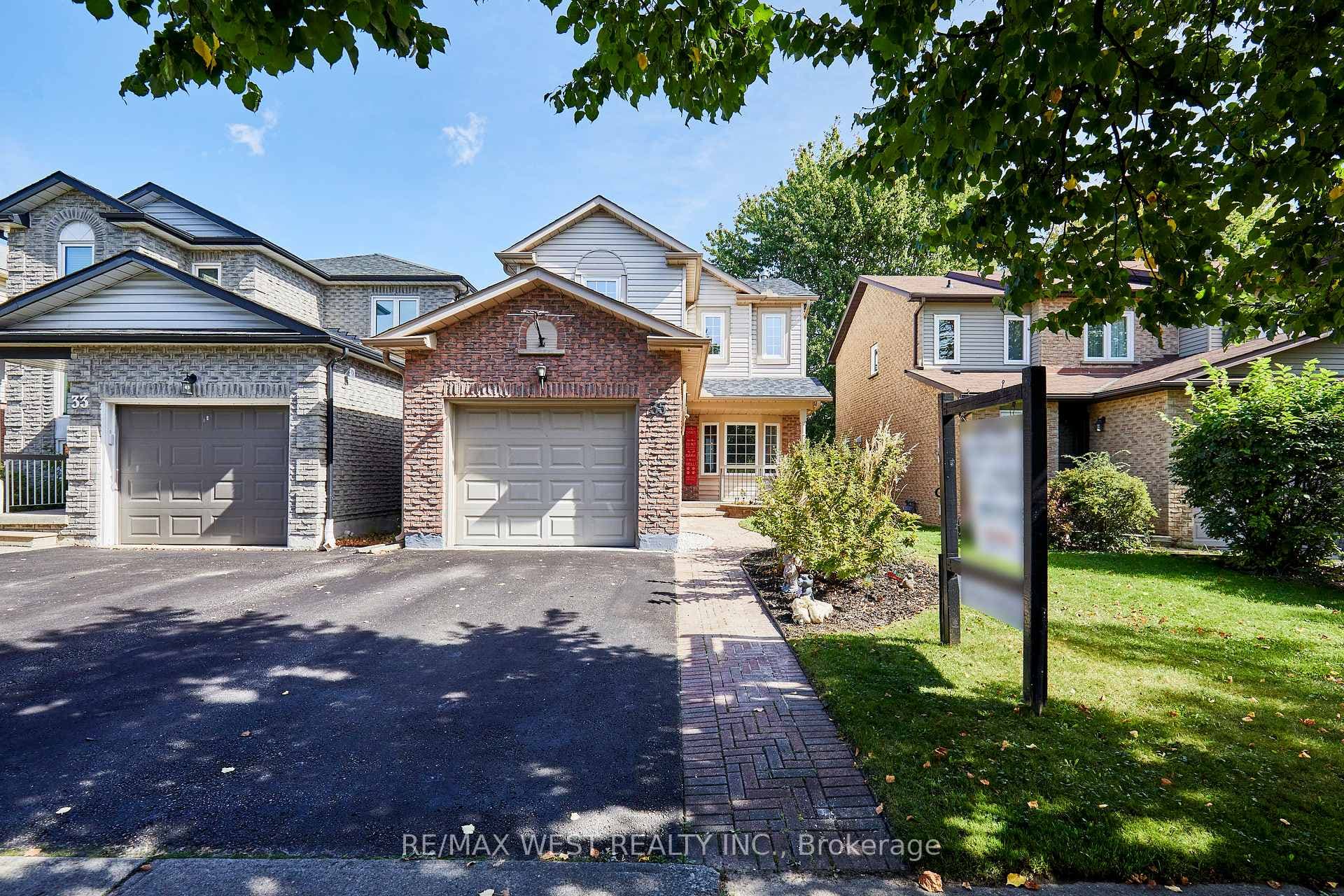 35 Poolton Crescent photo 1