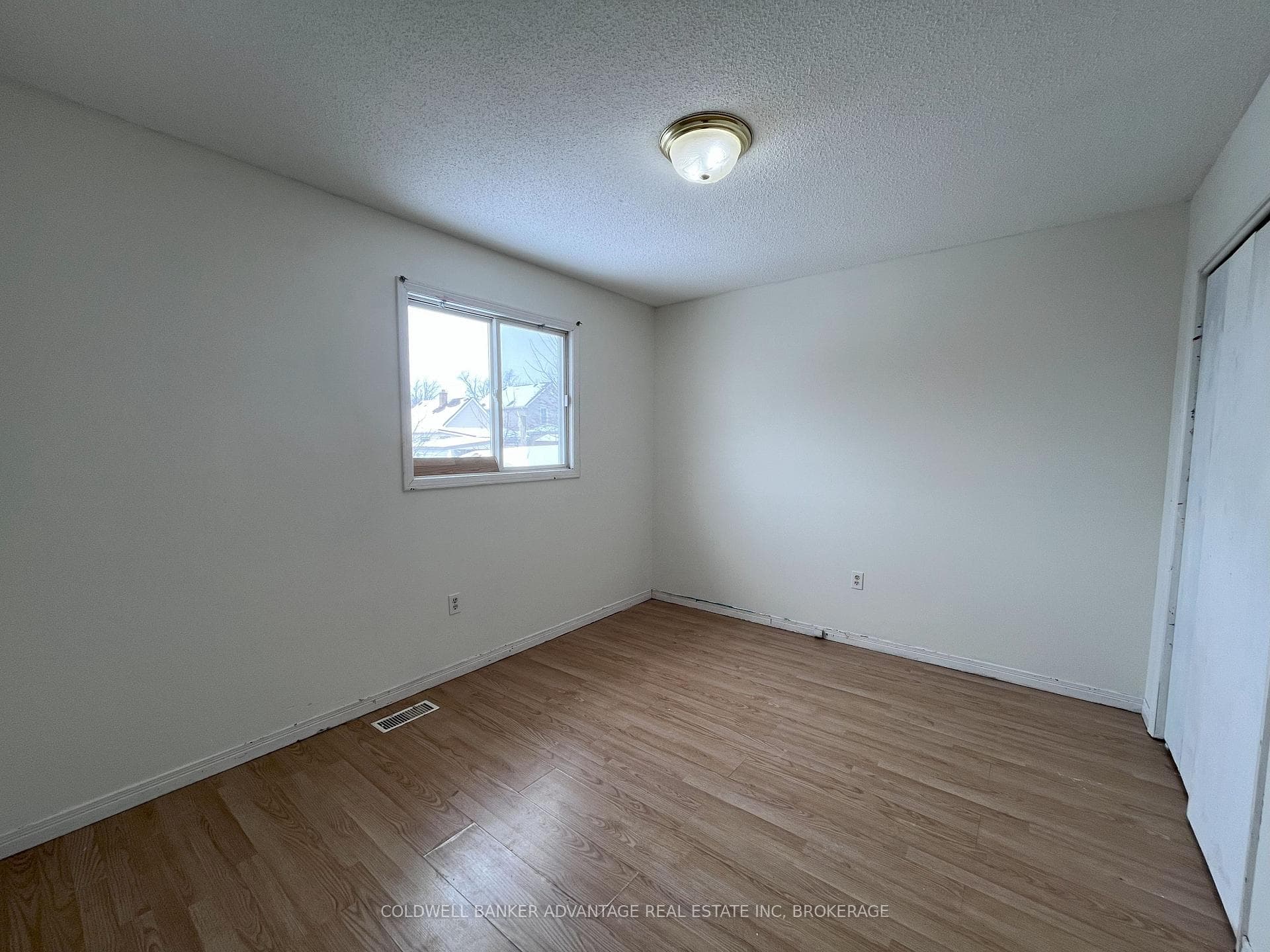 86 Commercial Street photo 12