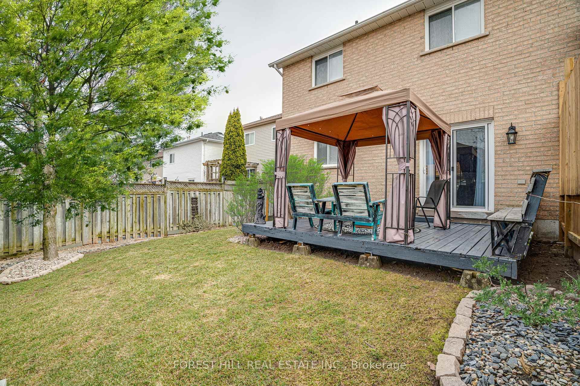 54 Downing Crescent photo 36