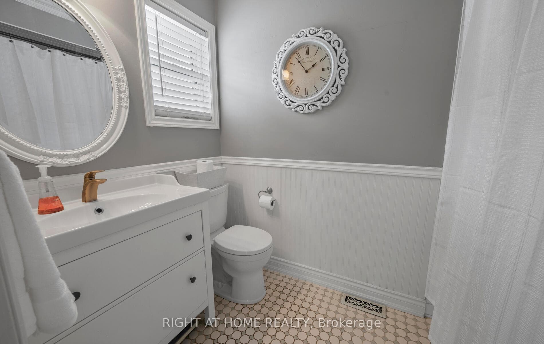 117 Watford Street photo 20